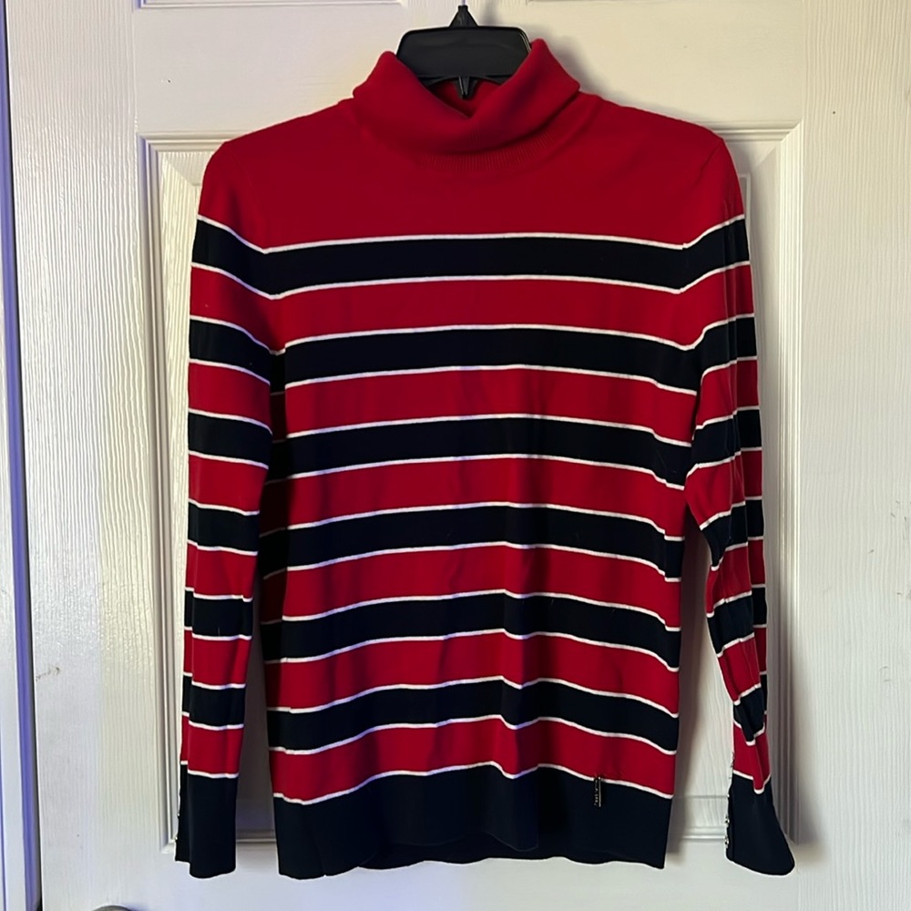 I am selling this Tommy Hilfiger long sleeve turtleneck, it is very soft!!